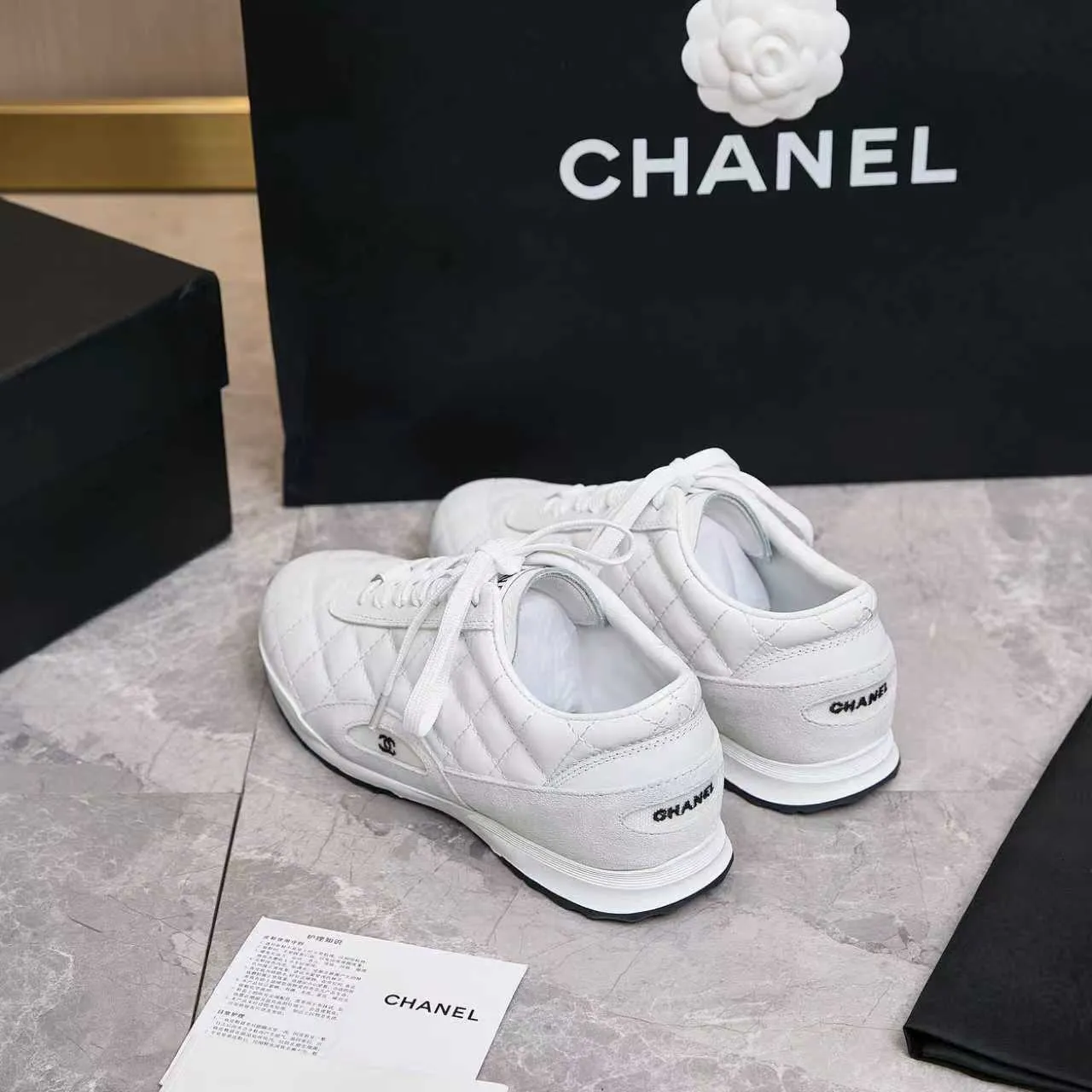 p560 Chanel Chanel - 2025 counter top casual sports shoes This classic design; the upper is electro-embroidered with a variety of techniques; the outsole is fashionable and sporty; the extraordinary inclusion of a variety of color matching elements... The diversified mix and match is very good-looking and versatile, casual, fashionable, sports and outdoor can be taken into account... ꫛꫀꪝ Go➫ Material: ❶Upper made of: original imported high silk cowhide suede ❷Inner use: Original imported breathable mesh ❸ Outsole based on: Original TPU combination outsole Counter boutique packaging complete set Female 35–41 Male 38-46